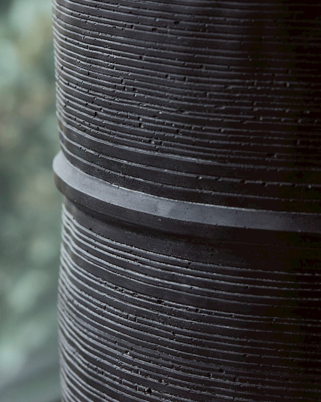 16" Floor Planter (black)